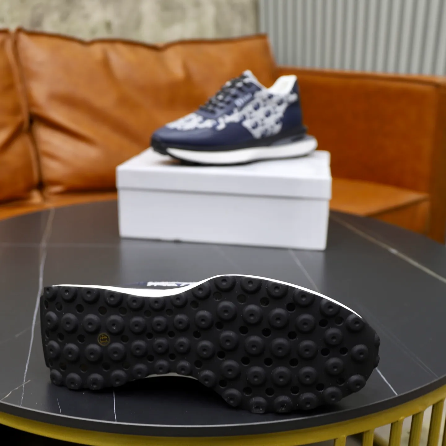 Ex-factory price: 462💰🙅‍♂️🙅‍♂️🙅‍♂️ Brand: Dior DIOR Standard code: 38-44 (45 customized) Grade: Same as the official website Material: Original leather splicing brand cloth Comfortable and breathable lining Lightweight and wear-resistant sports outsole Style category: Men's fashionable casual shoes Running sneakers Distinguished luxury brand elements Top luxury Color: actual picture color